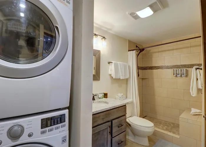 An303 Anaconda Apartment